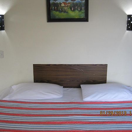 Hostal Dona Marta San Salvador Buitenkant foto
