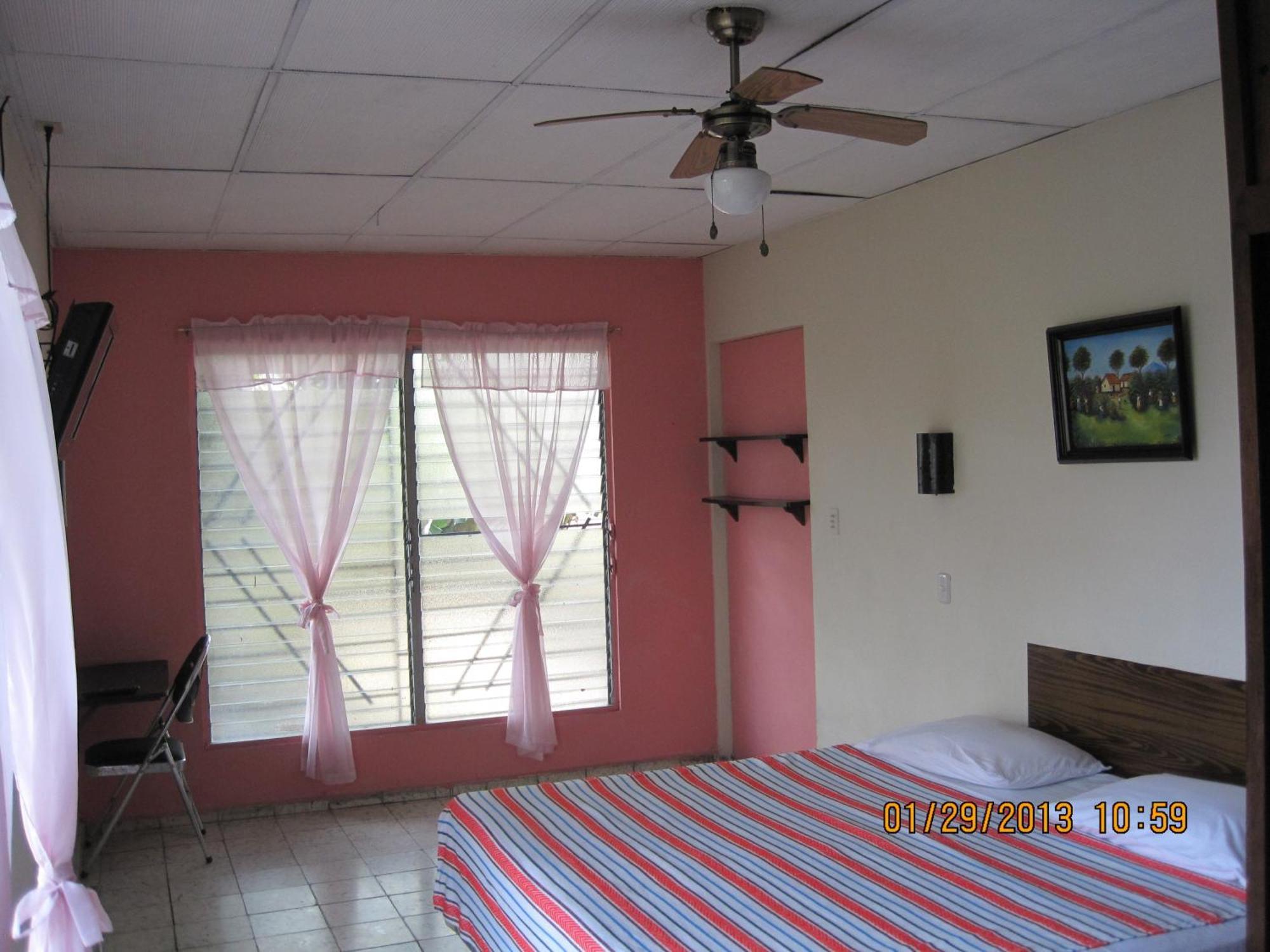 Hostal Dona Marta San Salvador Buitenkant foto