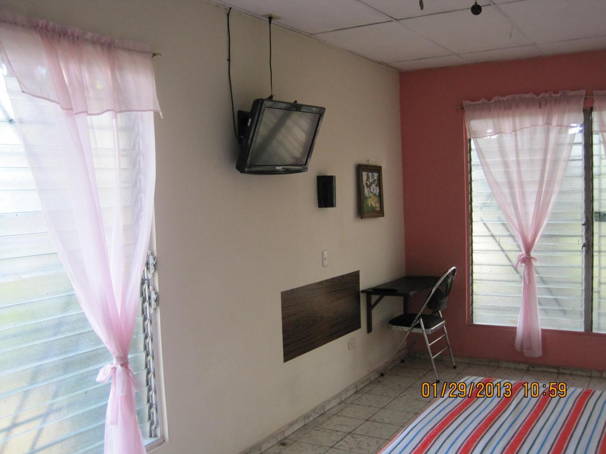 Hostal Dona Marta San Salvador Buitenkant foto