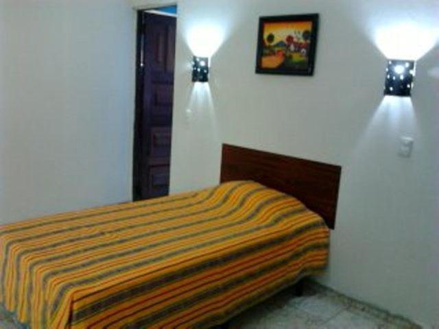 Hostal Dona Marta San Salvador Buitenkant foto