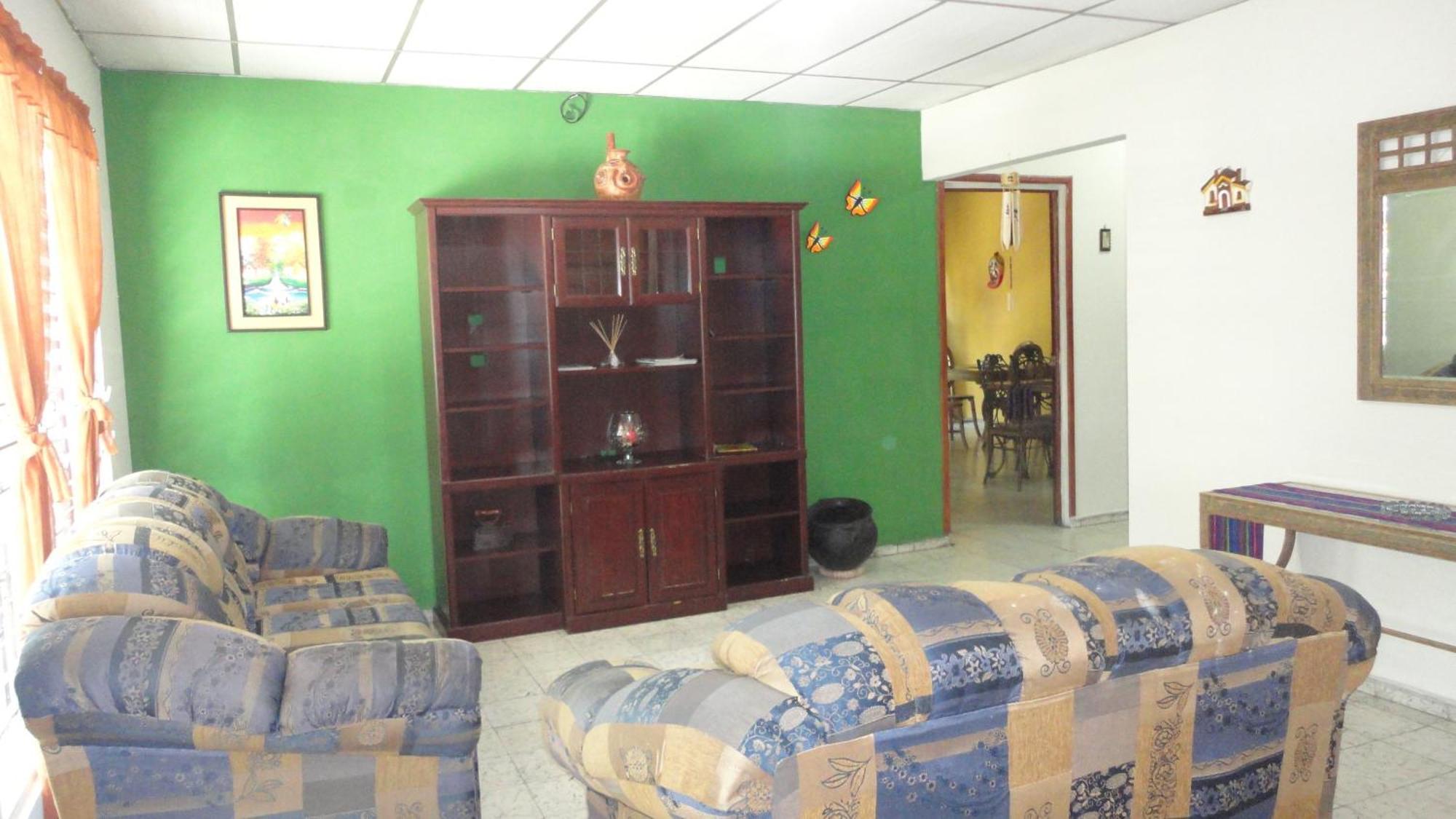 Hostal Dona Marta San Salvador Buitenkant foto