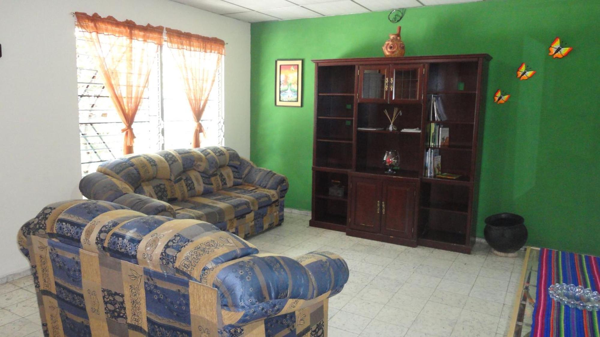Hostal Dona Marta San Salvador Buitenkant foto