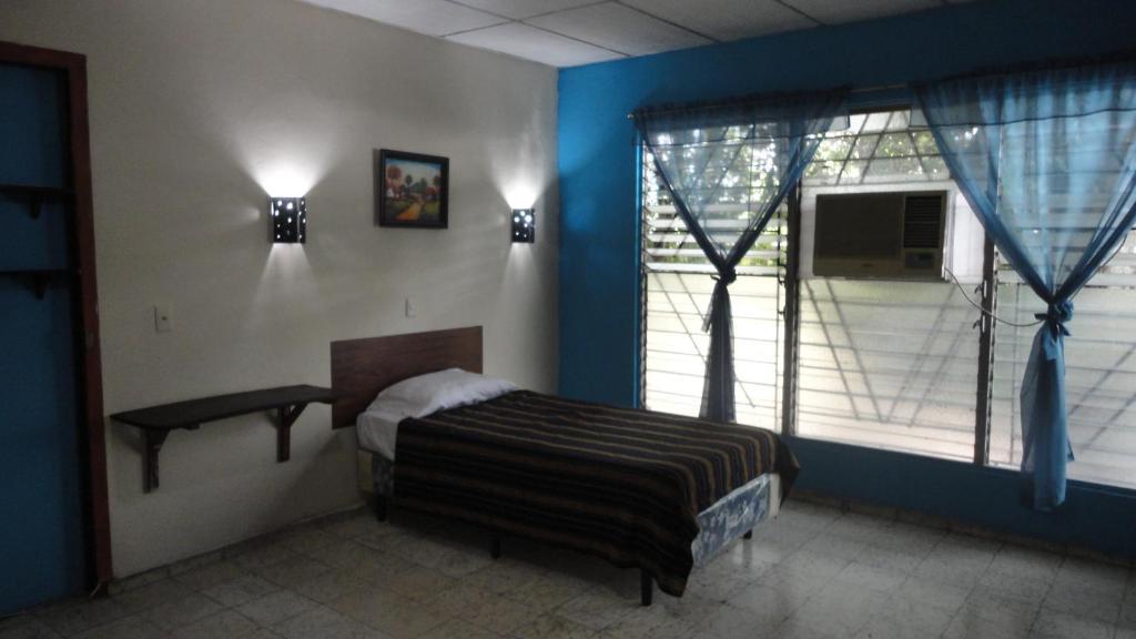 Hostal Dona Marta San Salvador Buitenkant foto