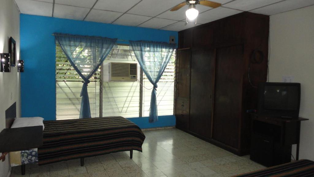 Hostal Dona Marta San Salvador Buitenkant foto