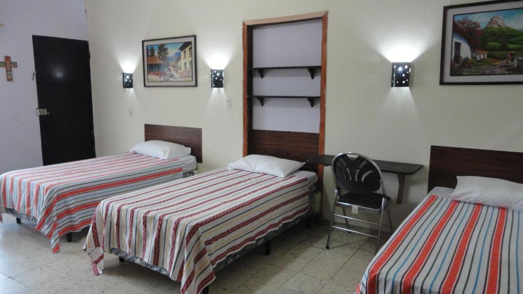 Hostal Dona Marta San Salvador Buitenkant foto
