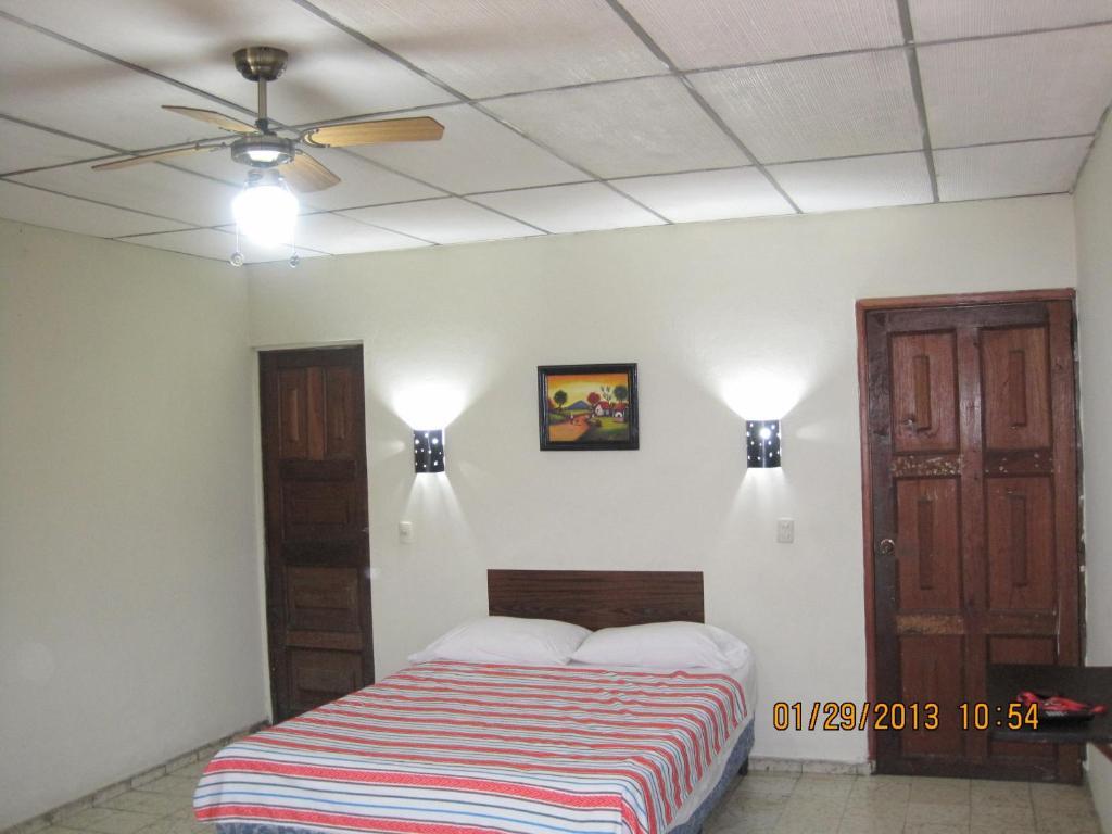 Hostal Dona Marta San Salvador Kamer foto