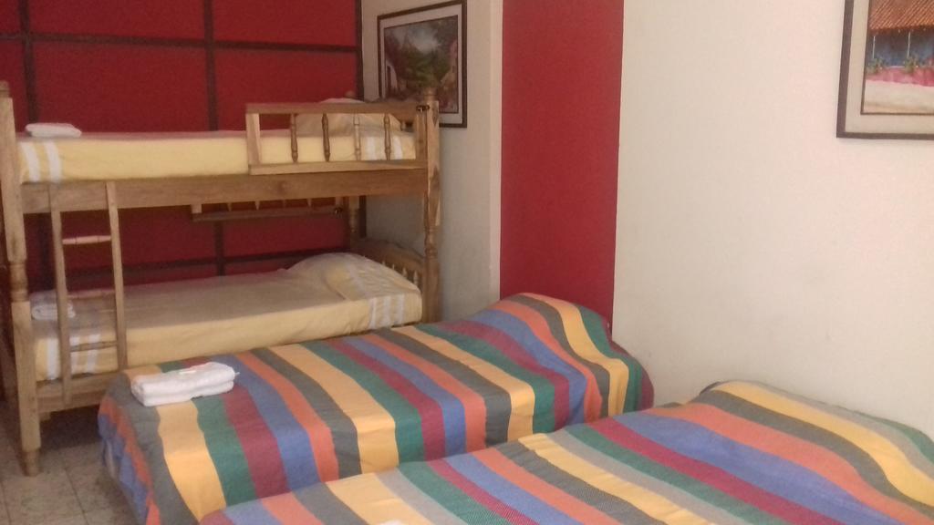 Hostal Dona Marta San Salvador Buitenkant foto