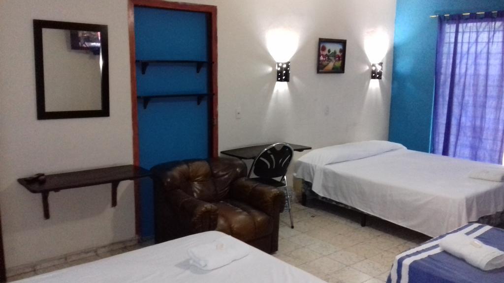 Hostal Dona Marta San Salvador Buitenkant foto