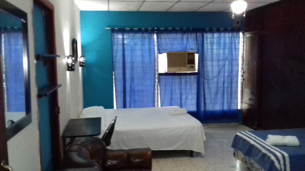 Hostal Dona Marta San Salvador Buitenkant foto