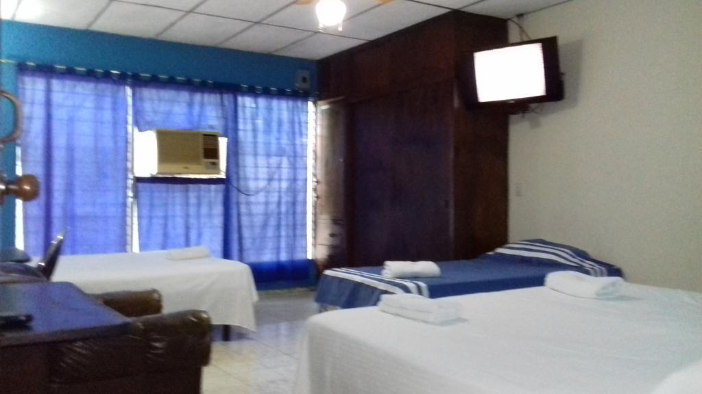 Hostal Dona Marta San Salvador Buitenkant foto