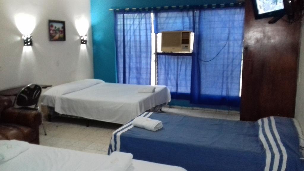 Hostal Dona Marta San Salvador Buitenkant foto