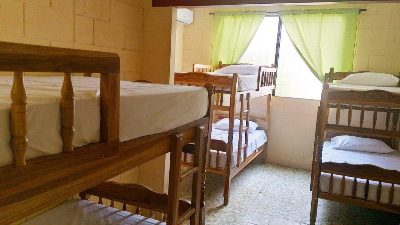 Hostal Dona Marta San Salvador Buitenkant foto