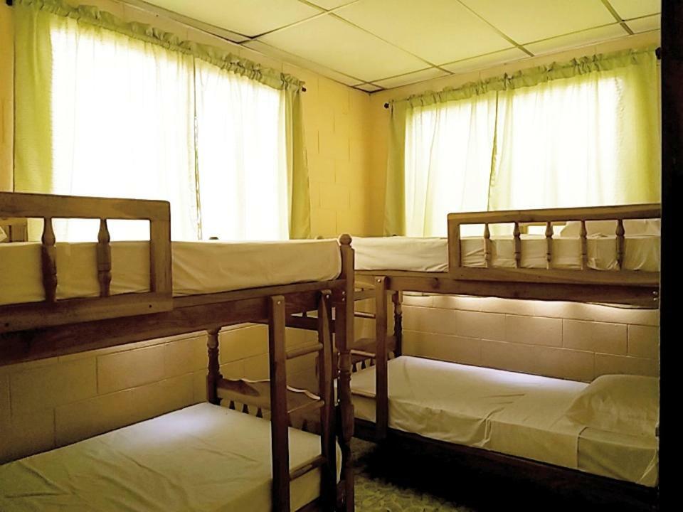 Hostal Dona Marta San Salvador Buitenkant foto