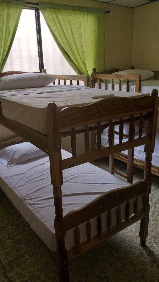 Hostal Dona Marta San Salvador Buitenkant foto