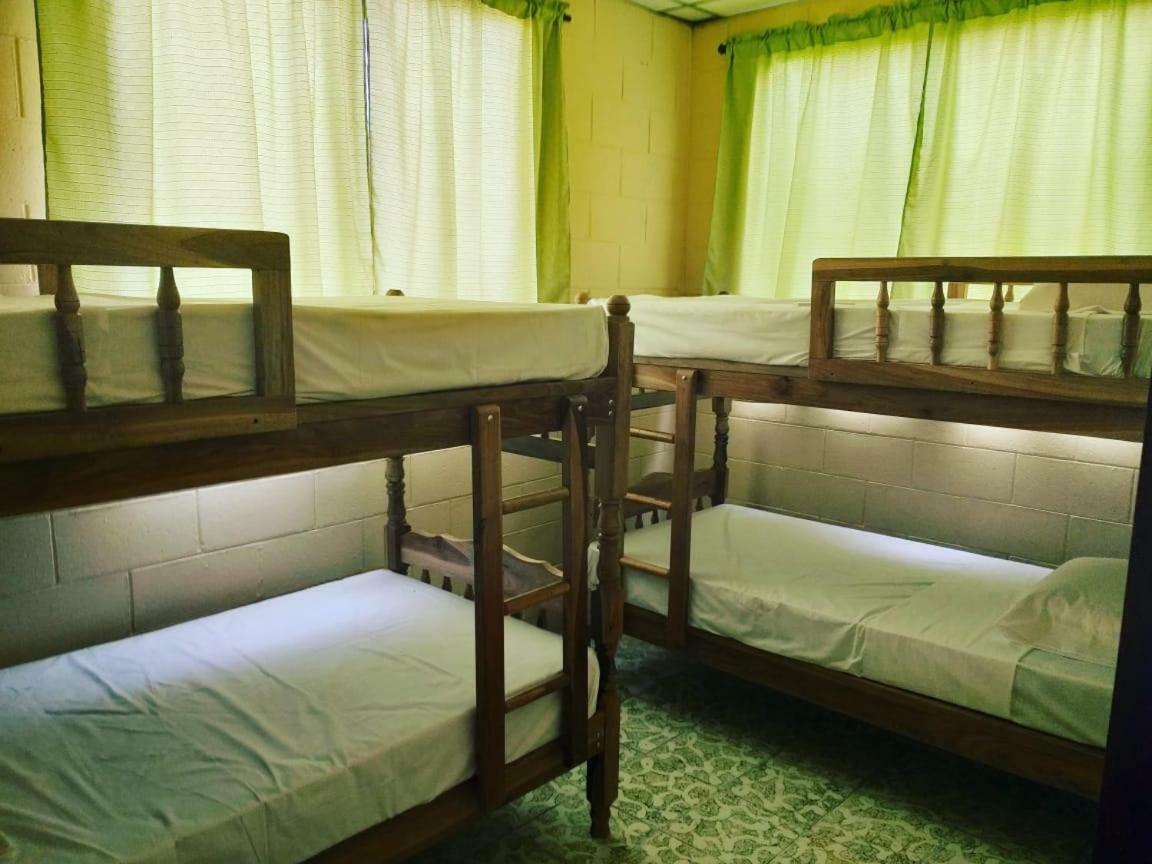 Hostal Dona Marta San Salvador Buitenkant foto