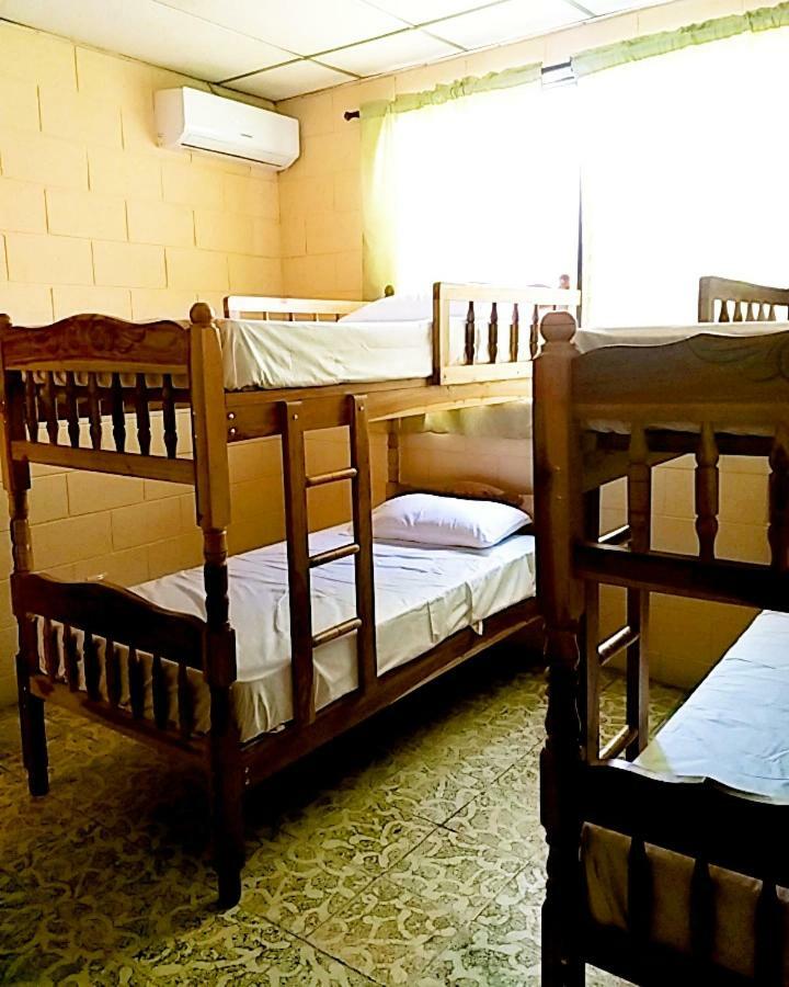 Hostal Dona Marta San Salvador Buitenkant foto
